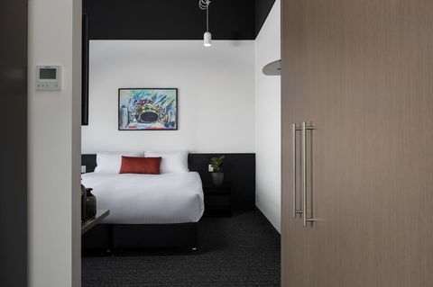 Rydges Pit Lane - Sydneys Hotel 24