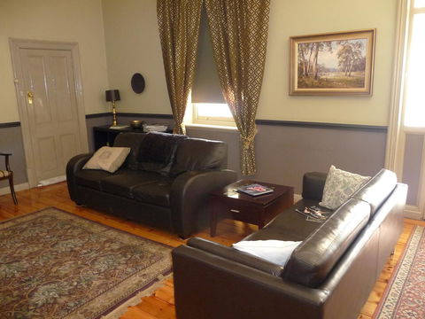 Country Bakehouse Accommodation - Sydneys Hotel 4