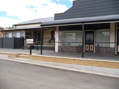 Country Bakehouse Accommodation - Sydneys Hotel 12