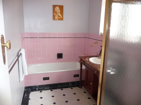 Country Bakehouse Accommodation - Sydneys Hotel 17