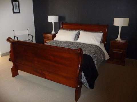 Country Bakehouse Accommodation - Sydneys Hotel 1