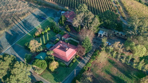 Vineyard Cottage BnB - Sydneys Hotel 1