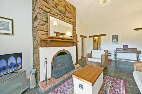 Vineyard Cottage BnB - Sydneys Hotel 14
