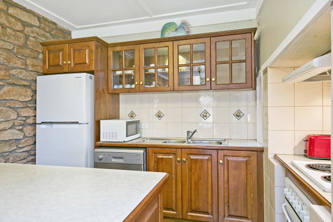 Vineyard Cottage BnB - Sydneys Hotel 5