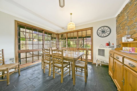 Vineyard Cottage BnB - Sydneys Hotel 4