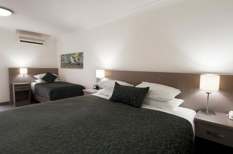 Loxton Community Hotel Motel - Sydneys Hotel 11