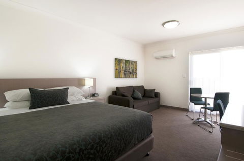 Loxton Community Hotel Motel - Sydneys Hotel 14