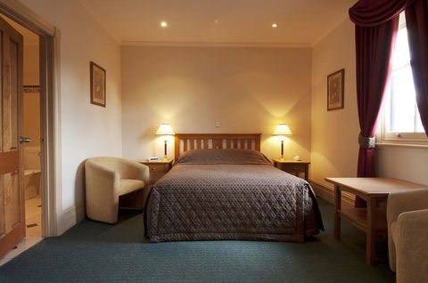 Loxton Community Hotel Motel - Sydneys Hotel 24