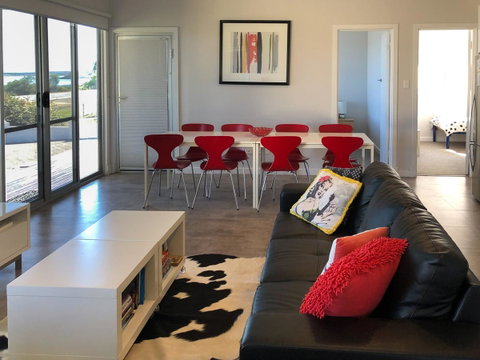 Beachview - Sydneys Hotel 9