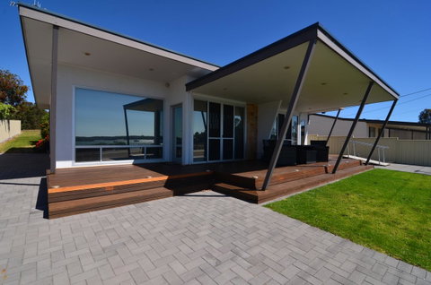 Beachview - Sydneys Hotel 1