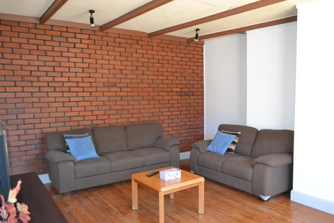 Prospect Holiday House - Sydneys Hotel 4
