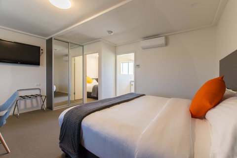 Mick O\'Sheas - Sydneys Hotel 14