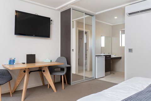 Mick O\'Sheas - Sydneys Hotel 1
