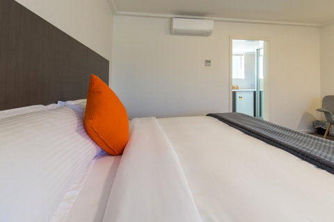 Mick O\'Sheas - Sydneys Hotel 15
