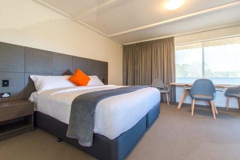 Mick O\'Sheas - Sydneys Hotel 0