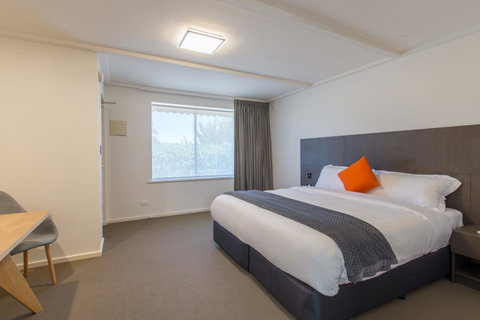Mick O\'Sheas - Sydneys Hotel 9