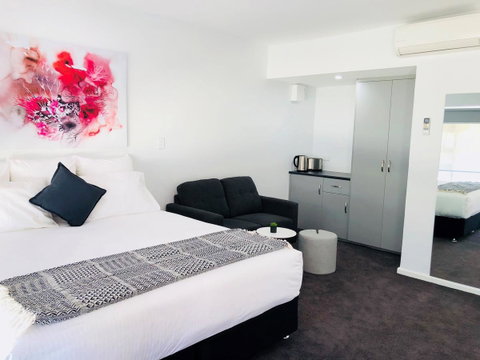 The Avenue Inn - Sydneys Hotel 0