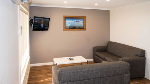 Wallaroo Holiday Park - Sydneys Hotel 23