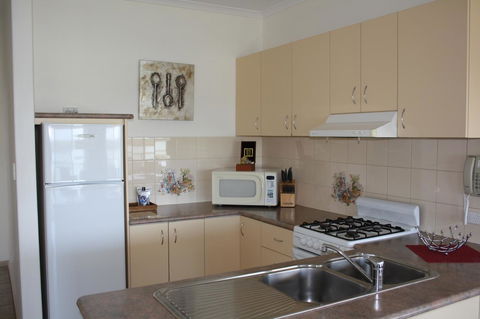 Lakeview Motel And Apartments - Sydneys Hotel 8