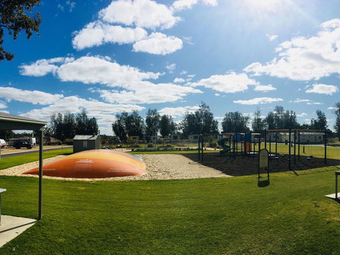 Echo Holiday Parks - Waikerie - Sydneys Hotel 7