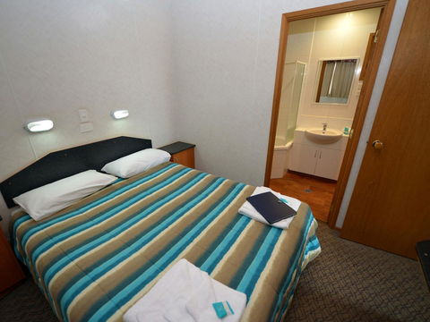 Echo Holiday Parks - Waikerie - Sydneys Hotel 41