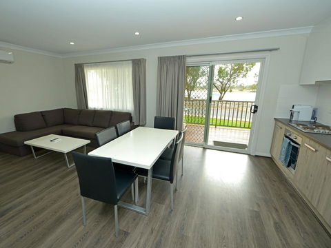 Echo Holiday Parks - Waikerie - Sydneys Hotel 14