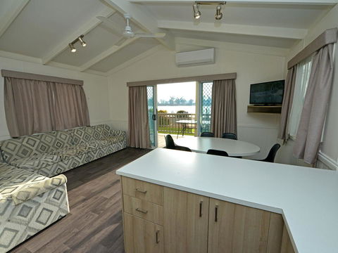 Echo Holiday Parks - Waikerie - Sydneys Hotel 23