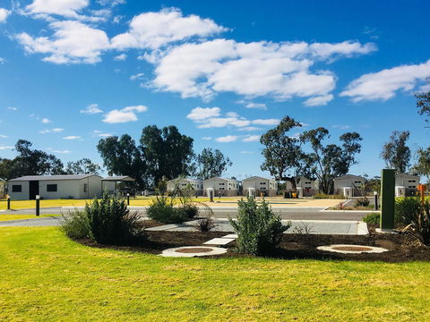 Echo Holiday Parks - Waikerie - Sydneys Hotel 4