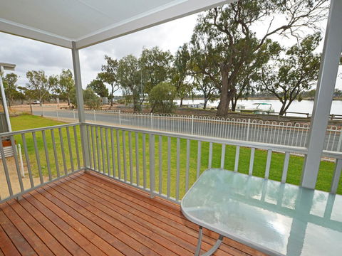Echo Holiday Parks - Waikerie - Sydneys Hotel 12