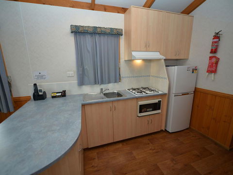 Echo Holiday Parks - Waikerie - Sydneys Hotel 33