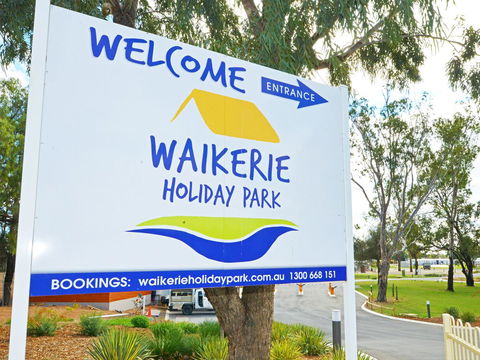 Echo Holiday Parks - Waikerie - Sydneys Hotel 1