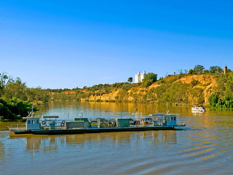 Echo Holiday Parks - Waikerie - Sydneys Hotel 9