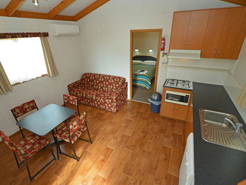 Echo Holiday Parks - Waikerie - Sydneys Hotel 42