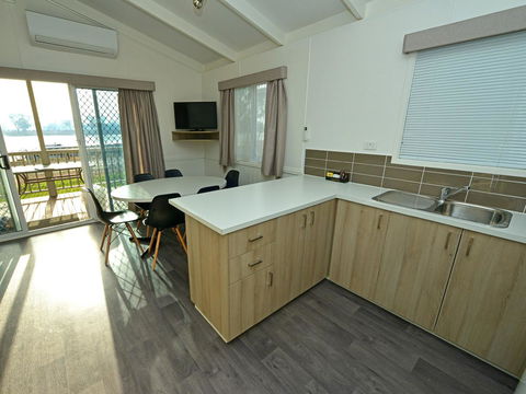 Echo Holiday Parks - Waikerie - Sydneys Hotel 22