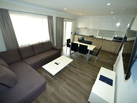 Echo Holiday Parks - Waikerie - Sydneys Hotel 15