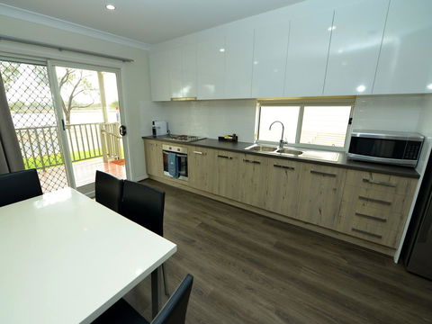 Echo Holiday Parks - Waikerie - Sydneys Hotel 13