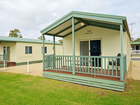 Echo Holiday Parks - Waikerie - Sydneys Hotel 37