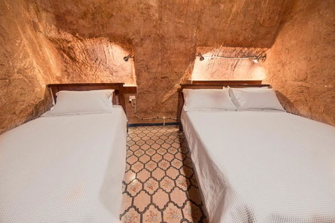 The Underground Motel - Sydneys Hotel 6