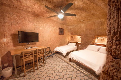 The Underground Motel - Sydneys Hotel 8