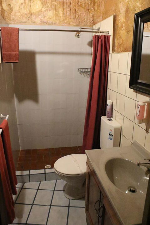 The Underground Motel - Sydneys Hotel 4