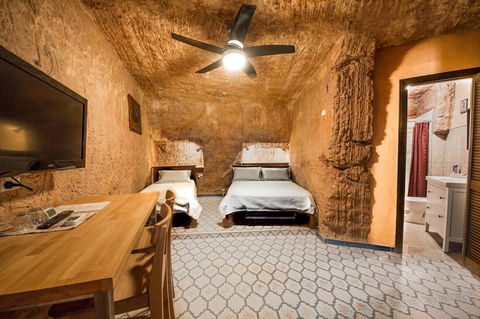 The Underground Motel - Sydneys Hotel 9