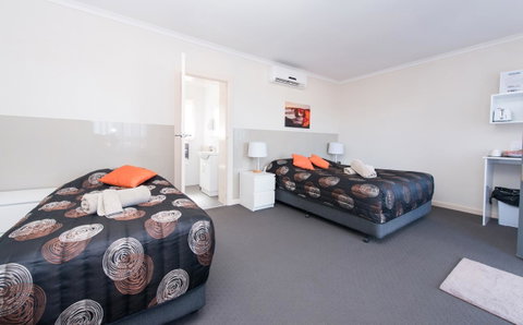 Blue Lake Motel - Sydneys Hotel 1