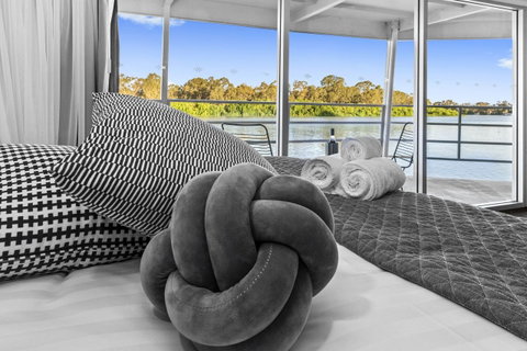 Murray River Queen - Sydneys Hotel 8