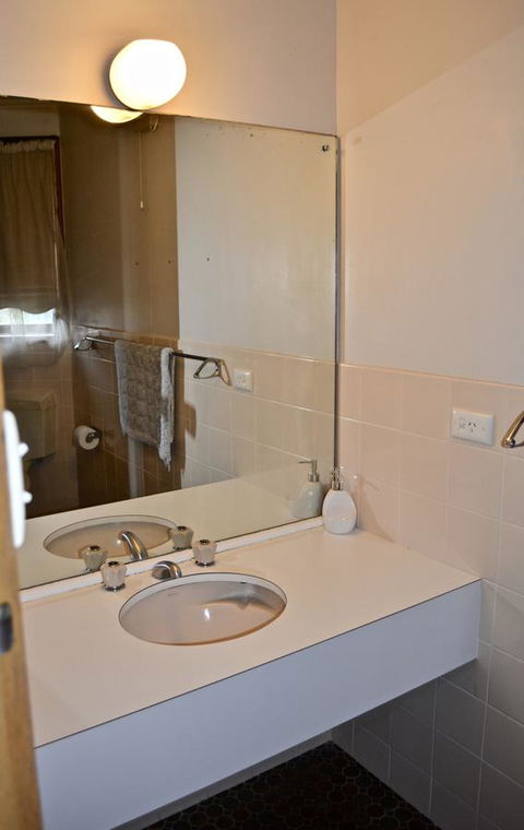 Dolphinview - Sydneys Hotel 8