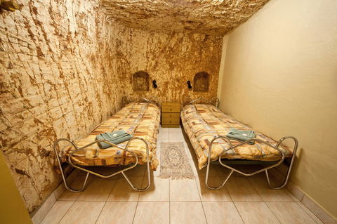 Radeka Downunder Underground Motel - Sydneys Hotel 7