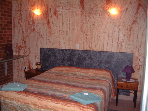Radeka Downunder Underground Motel - Sydneys Hotel 1