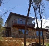 Of Stone and Wood Guesthouse - Sydneys Hotel