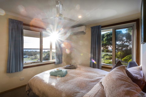 Southern Ocean Lookout - Sydneys Hotel 4