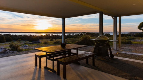 Southern Ocean Lookout - Sydneys Hotel 12