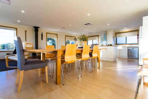 Southern Ocean Lookout - Sydneys Hotel 8